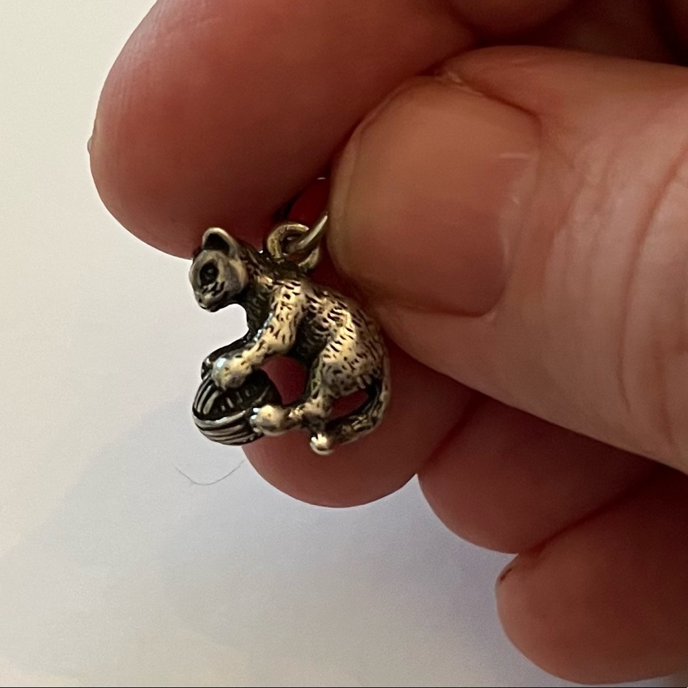 James Avery Retired Sterling Silver Kitten with Yarn Ball charm